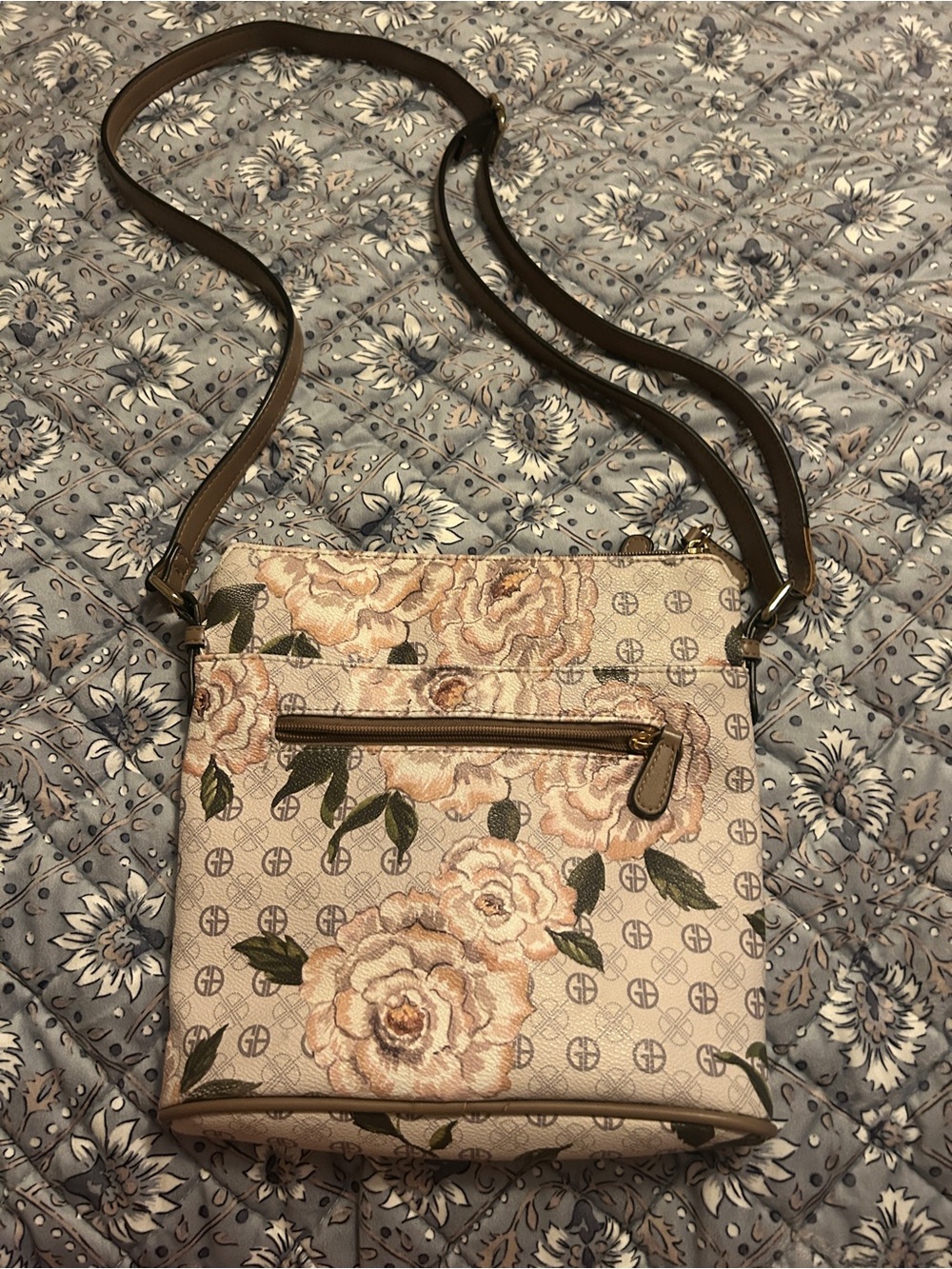Floral Crossbody Shoulder Bag - Beige
Giani Bernini